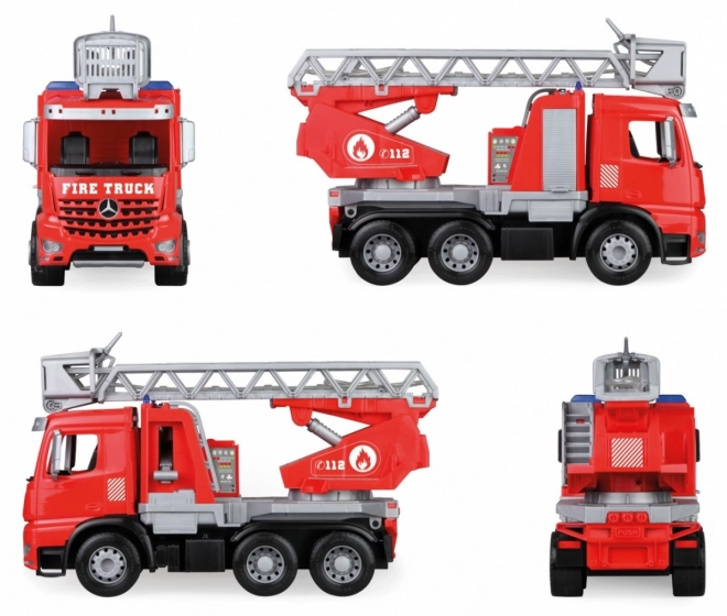 Mercedes Arocs Feuerwehrwagen mit Leiter