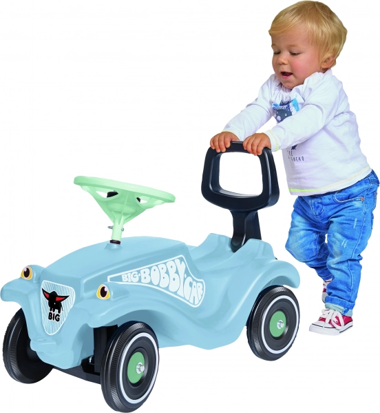 Praktischer Gehwagen mit Unterstützung