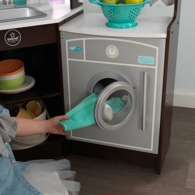 Waschmaschine und Stauraum für Ordnung beim Spielen
