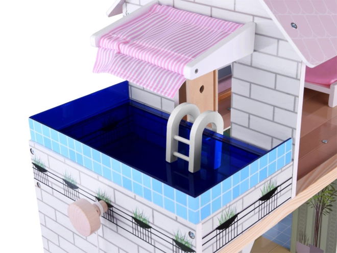 Pool und Aufzug für zusätzlichen Spaß