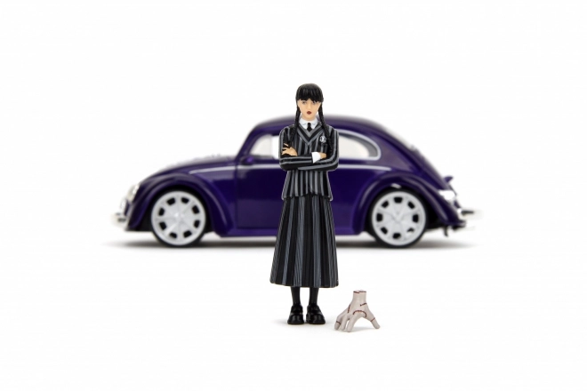 VW Käfer Model 1:24 mit Wednesday Addams Figur