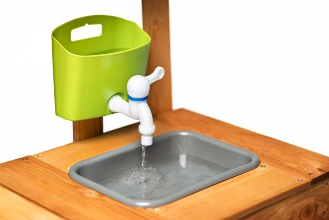 Echtes Spülbecken mit Wasserhahn für Wasserspiele