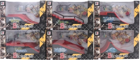 Rampe mit schraubbarem Skateboard – Kunststoff-Sprungrampe