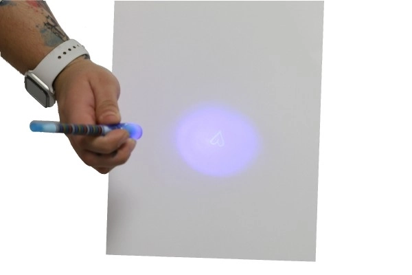 Geheimstift mit unsichtbarer Tinte und UV-Licht