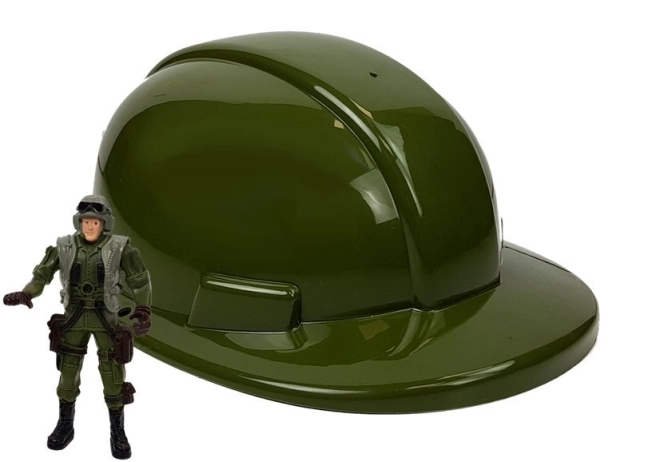 Helm und Soldatenfigur für ein echtes Erlebnis