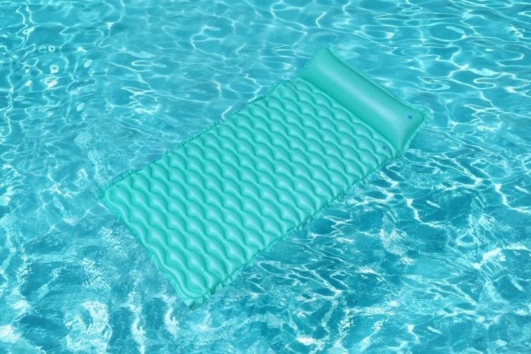 Stabiles Relaxen auf der Wasseroberfläche