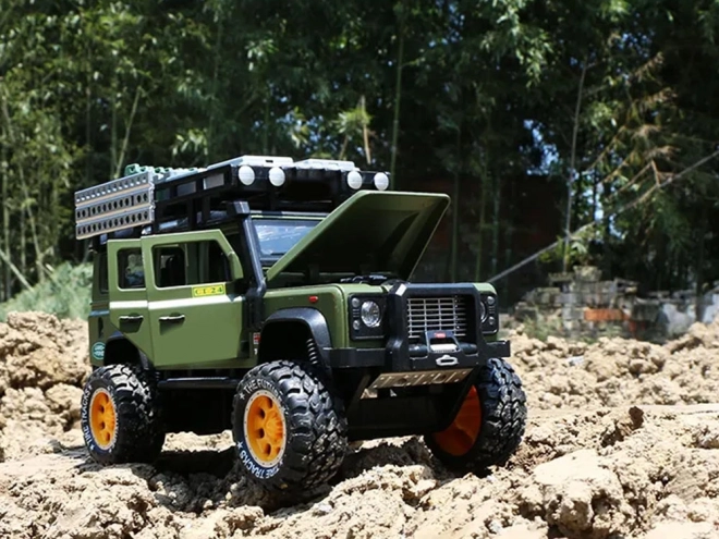 Metall-Geländewagen mit Sound und LED-Lichtern