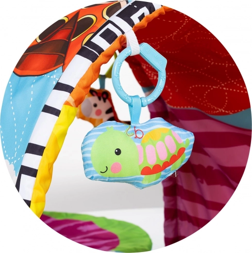 Hängespielzeuge und Clips in Reichweite