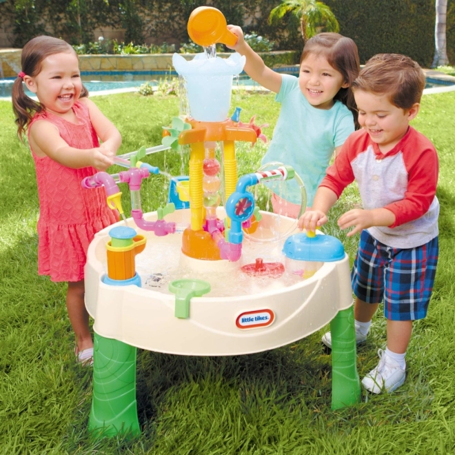 Spaß für mehrere Kinder im Garten