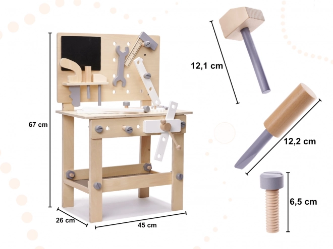 Holzwerkbank mit Werkzeugen für kleine Handwerker