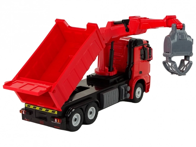 Rote Mercedes Rastar Greifarm-LKW