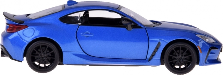 Metallkarosserie und Gummireifen