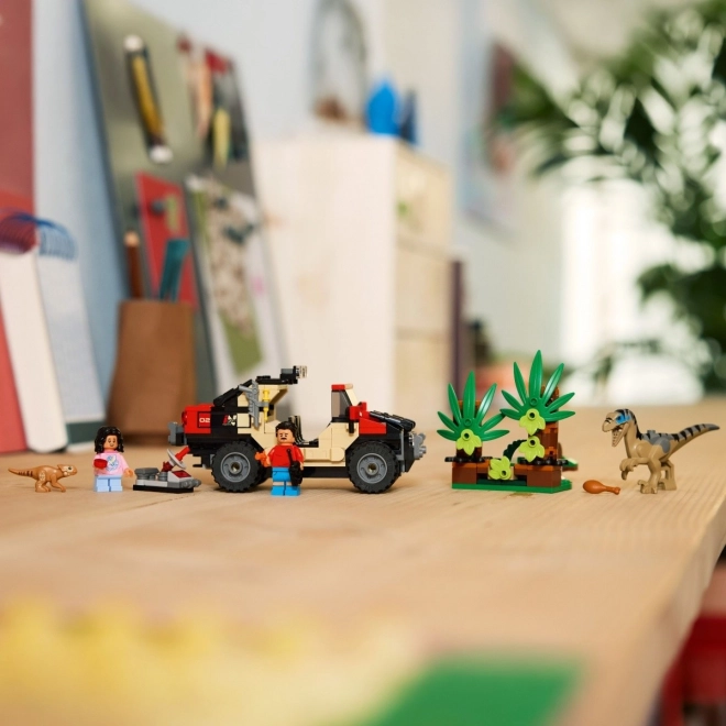 LEGO Jurassic World Bausatz: Flucht mit dem Geländewagen vor dem Velociraptor