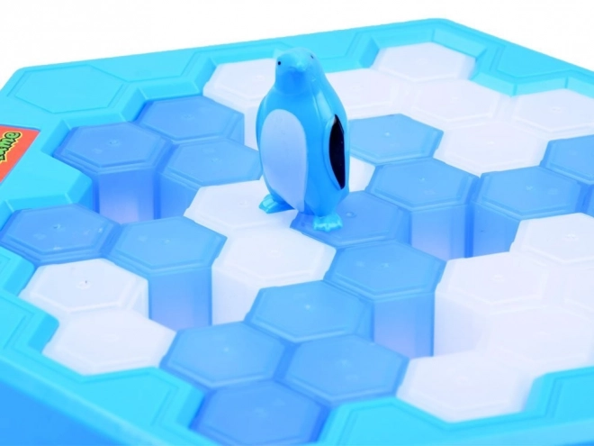 Pinguin-Spiel auf dem Eis