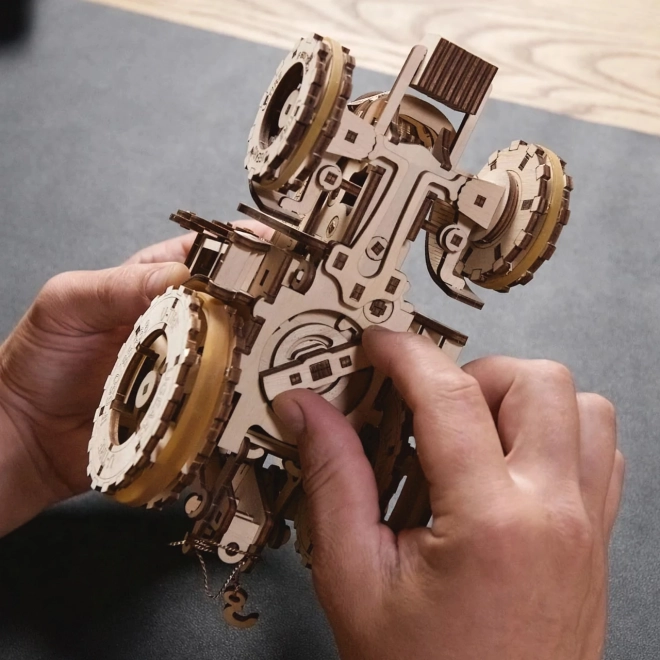 Ugears 3D Holzmechanisches Puzzle Traktor