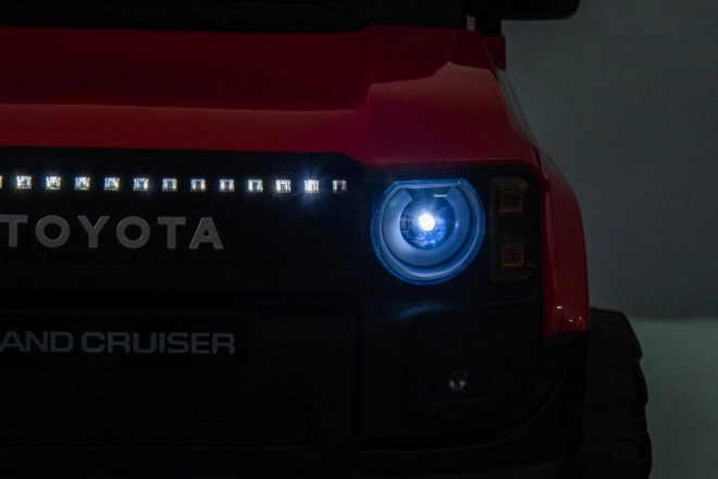 Rotes Fahrzeug Toyota Land Cruiser Prado
