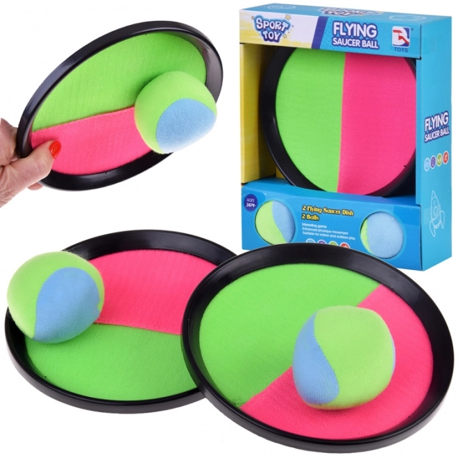 Spiel mit Fangschlägern und Klettbällen