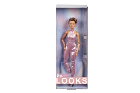 Barbie Looks mit Kurzhaarfrisur im pinken Outfit