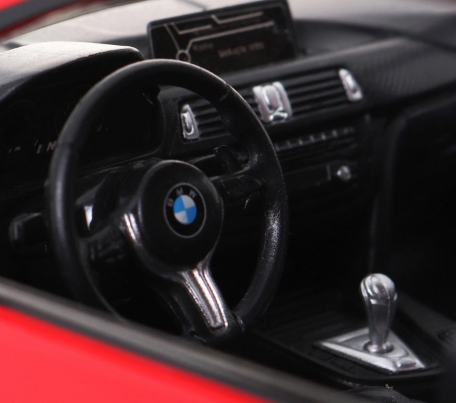 Ferngesteuertes BMW M4 Coupé Modellauto in Weiß – Rot