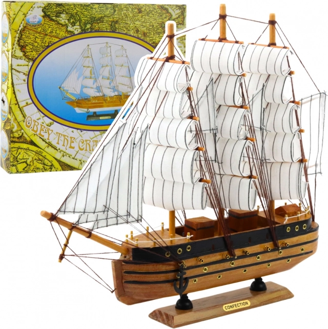 Dekoratives Modell eines historischen Dreimasters weiß 39x36cm