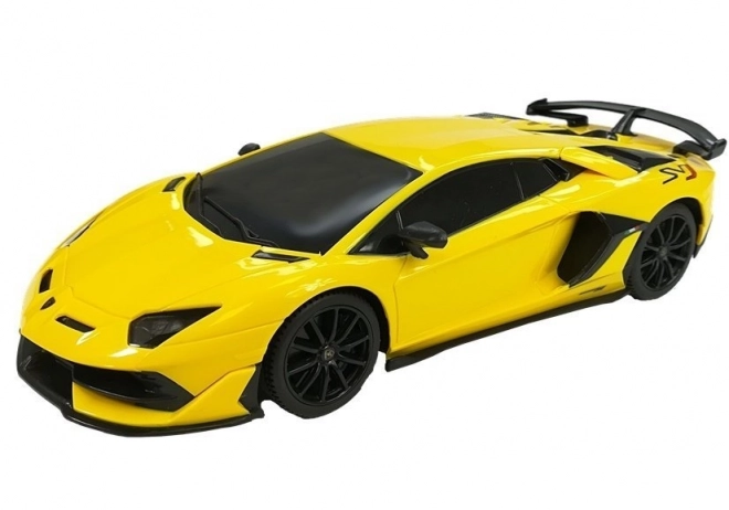 Zugelbes R/C Lamborghini Aventador im Maßstab 1:24