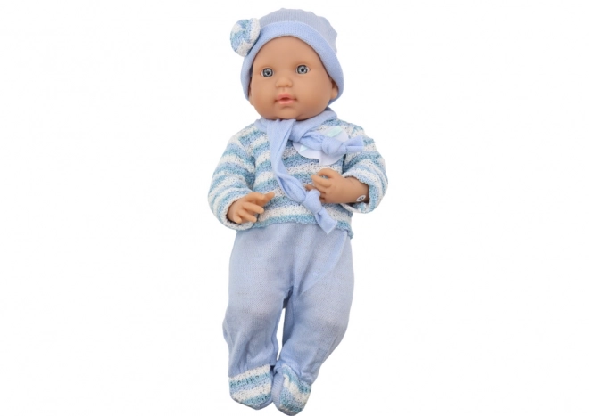 Baby Puppe mit blauem Streifenpullover, Mütze und Schal