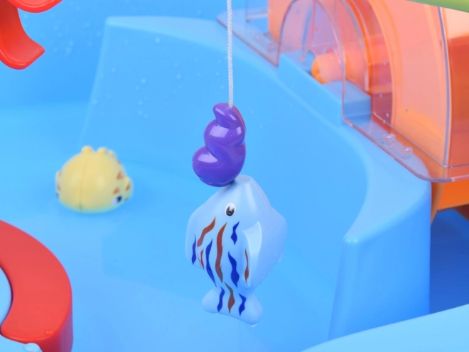 Blauer Wassertisch mit Mühlrad und Angelzubehör
