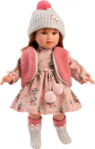 Weiche Weste und Strickmütze für winterlichen Zauber
