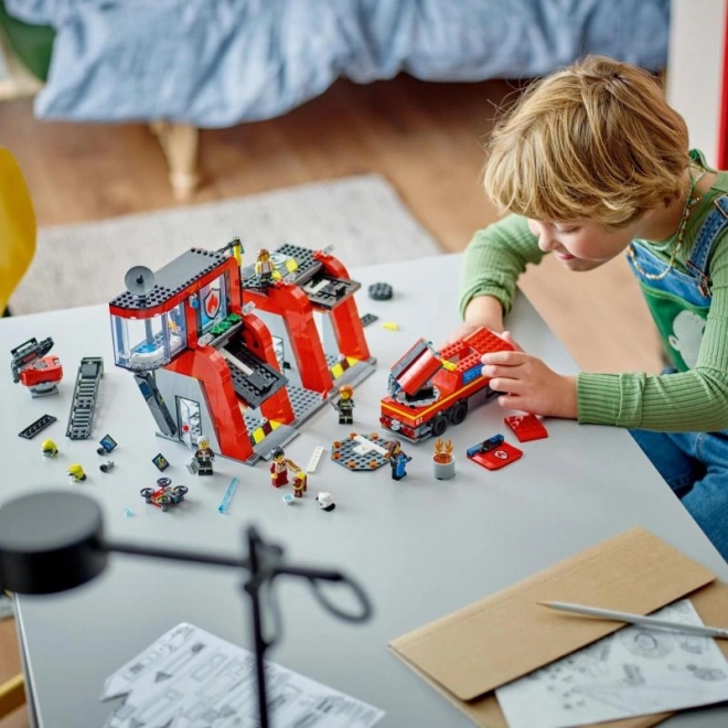 LEGO City Feuerwehrstation mit Feuerwehrauto