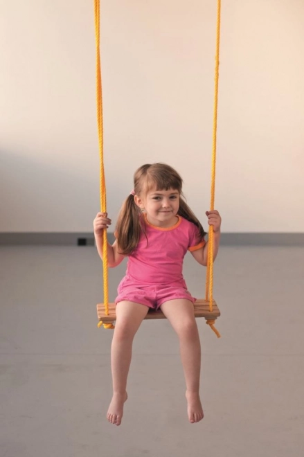 Einfache Holzschaukel für Kinder