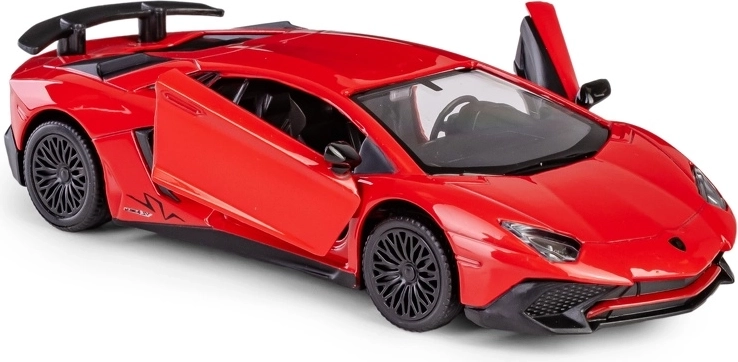 Öffnende Türen und detailreicher Innenraum