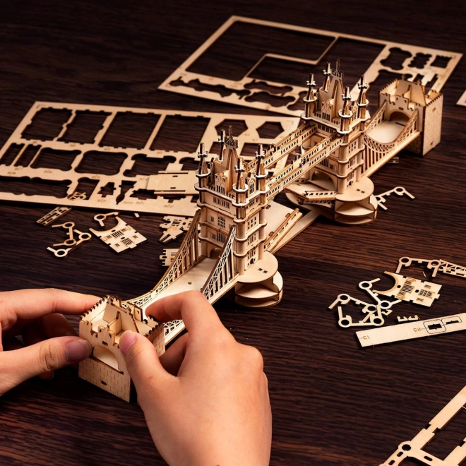 Holzpuzzle 3D Tower Bridge mit Beleuchtung