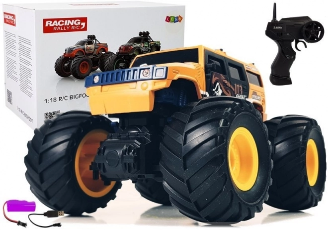 Rennwagen mit großen Rädern Gelb
