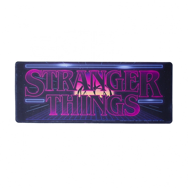 Hernunterlage Stranger Things Arcade Logo