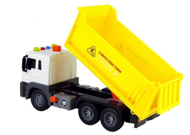 Bau-Lkw mit Kippanhänger und Lichteffekten