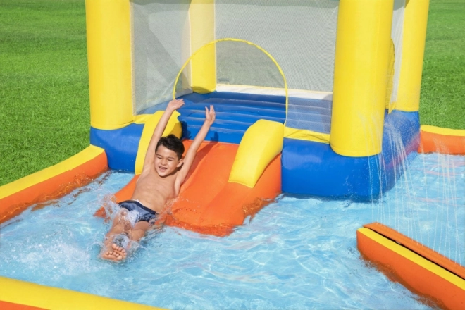 Wasserrutsche mit Dusche und Planschbecken