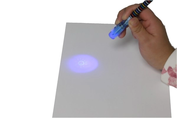 Geheimstift mit unsichtbarer Tinte und UV-Licht