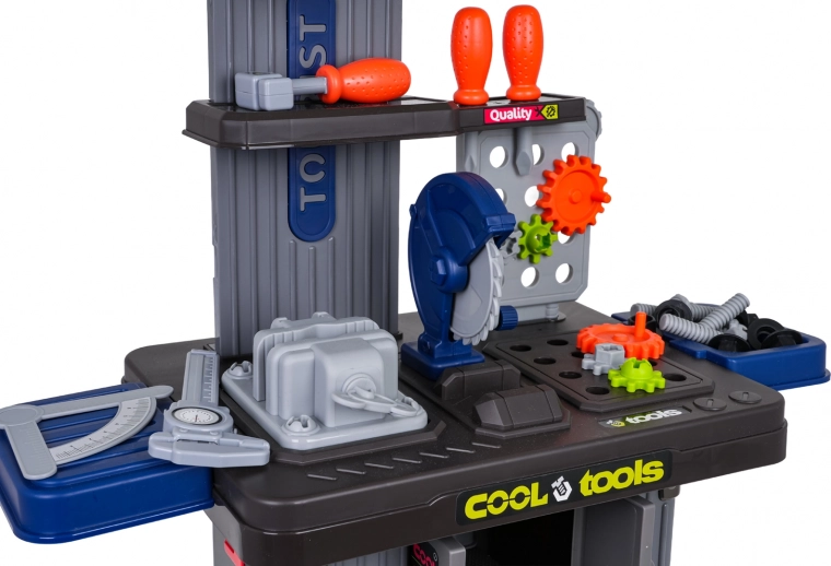 Realistische Werkstatt mit Werkzeug