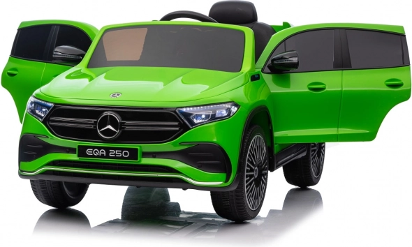 Elektrisches Auto Mercedes Benz EQA 250 grün