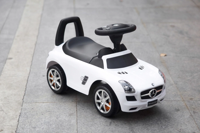 Weiße Mercedes SLS Rutschauto