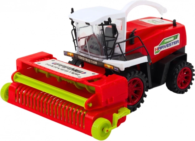 Roter landwirtschaftlicher Mähdrescher mit Antrieb