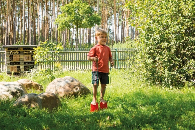 Bunte Plastikstelzen mit Schnur