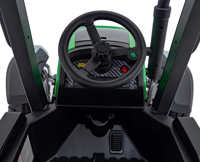 Kindertraktor mit grünem Anhänger