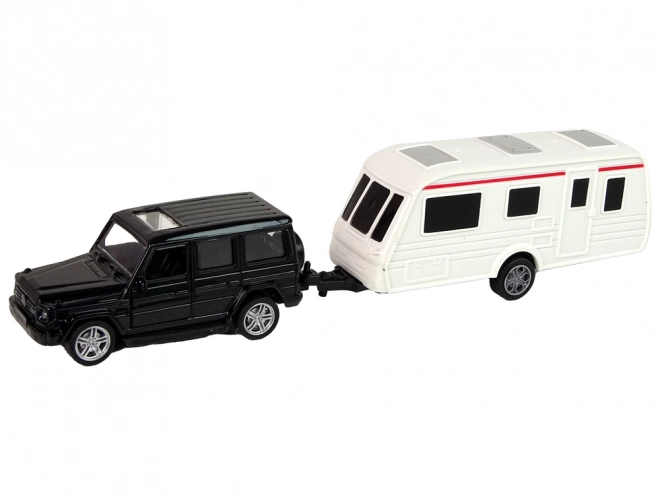 SUV-Modell mit Wohnwagen zum Campen
