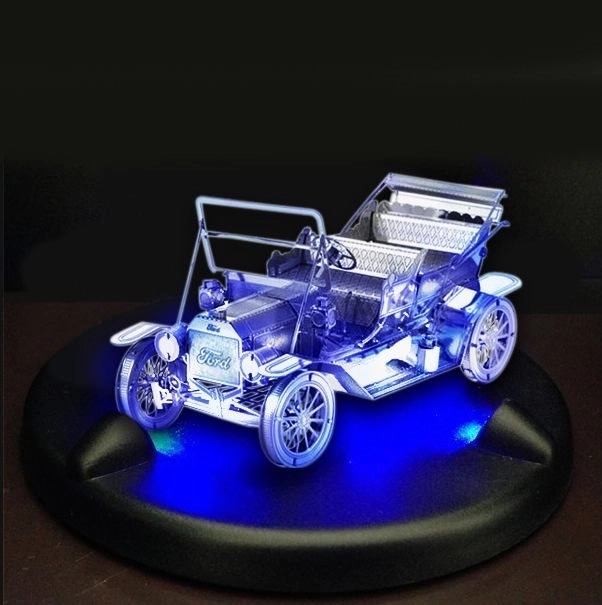 Leuchtender METAL EARTH Sockel mit blauen LEDs