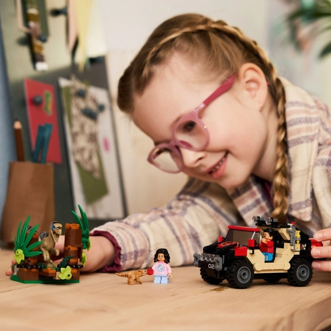 LEGO Jurassic World Bausatz: Flucht mit dem Geländewagen vor dem Velociraptor