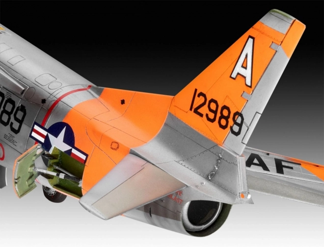 Plastikmodellflugzeug F-86D Dog Sabre im Maßstab 1/48