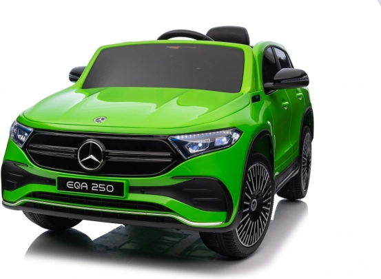 Elektrisches Auto Mercedes Benz EQA 250 grün
