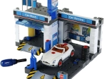 Bosch Service-Station mit Waschanlage und Auto