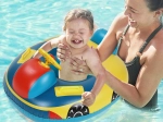 Aufblasbarer Kinder-Schwimmreifen in Form eines Autos mit Lenkrad und Sitz